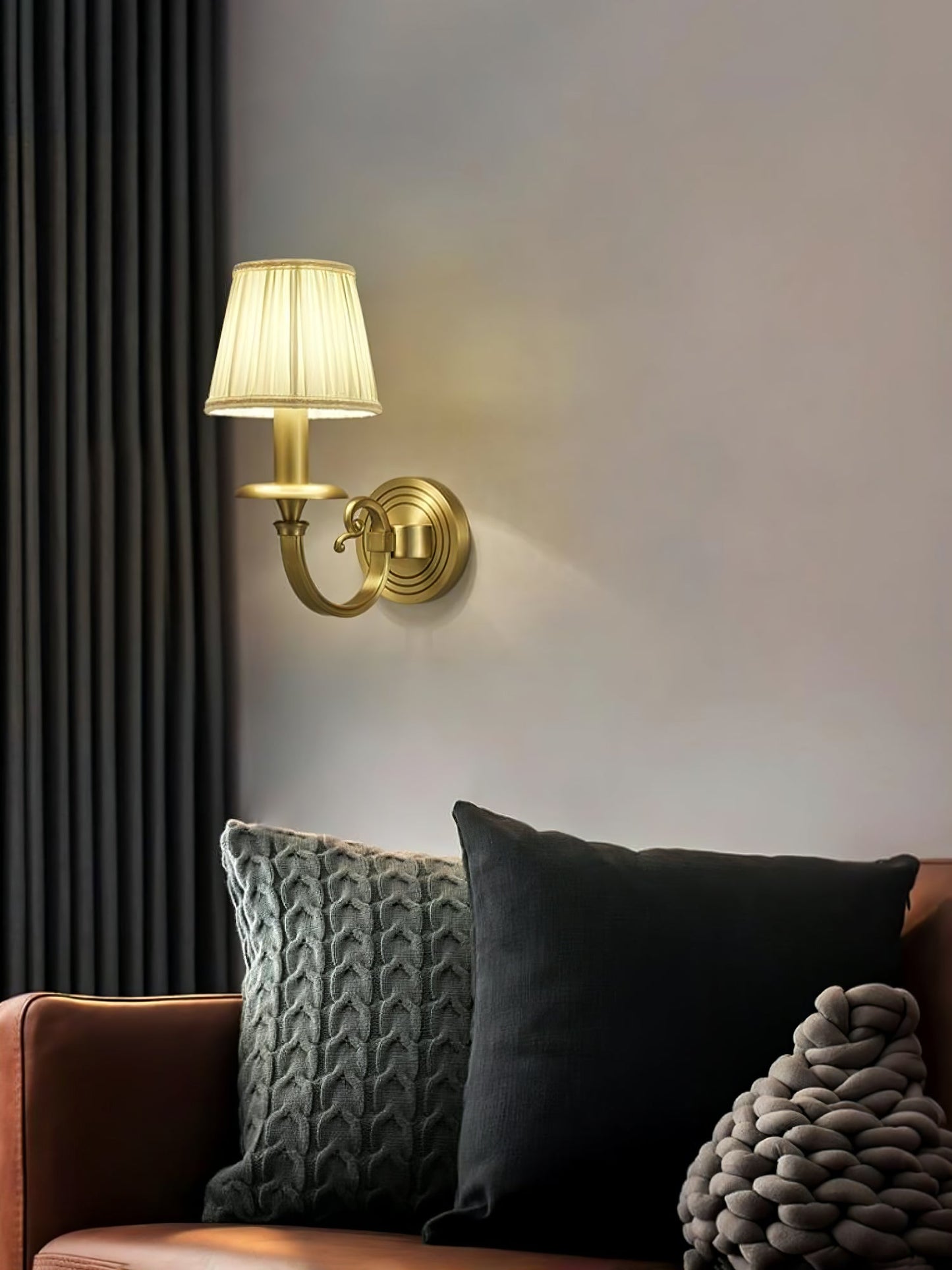 GlowRoyale – Elegante Lampada da Parete Dorata per Illuminazione Regale