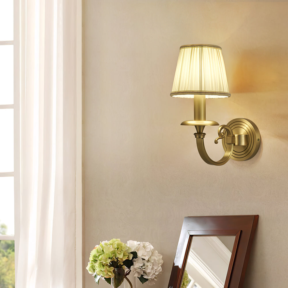 GlowRoyale – Elegante Lampada da Parete Dorata per Illuminazione Regale
