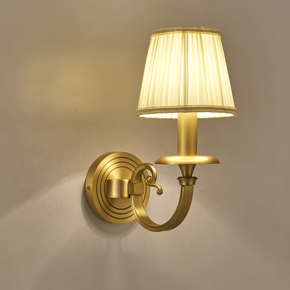 GlowRoyale – Elegante Lampada da Parete Dorata per Illuminazione Regale