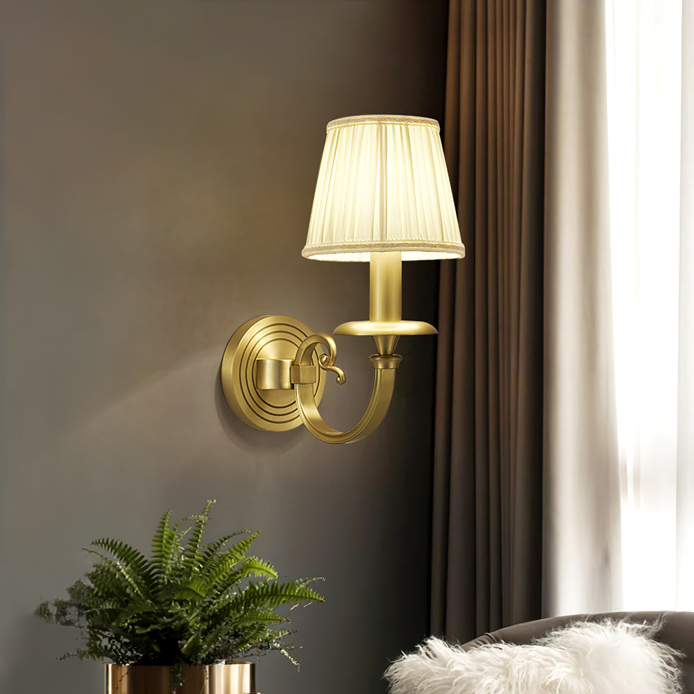 GlowRoyale – Elegante Lampada da Parete Dorata per Illuminazione Regale