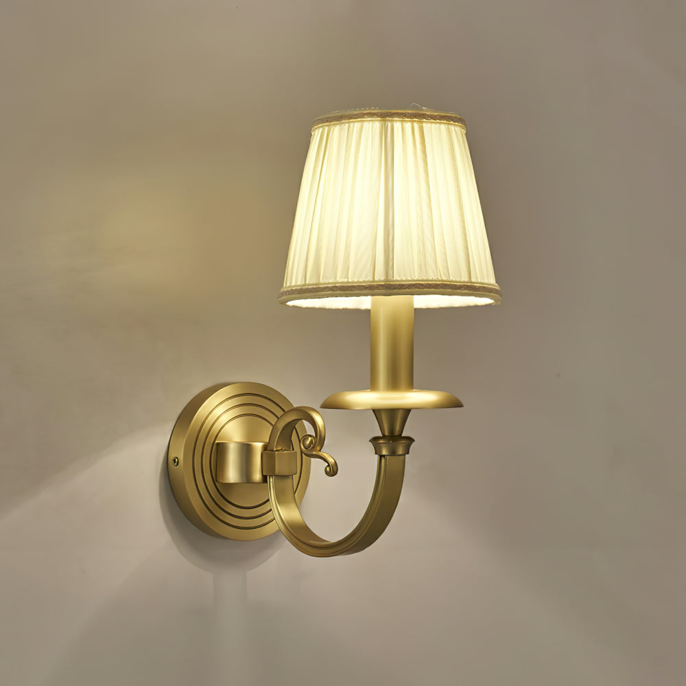 GlowRoyale – Elegante Lampada da Parete Dorata per Illuminazione Regale