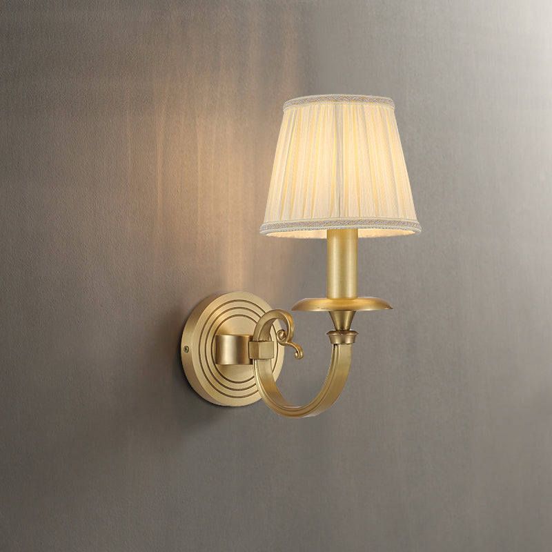 GlowRoyale – Elegante Lampada da Parete Dorata per Illuminazione Regale