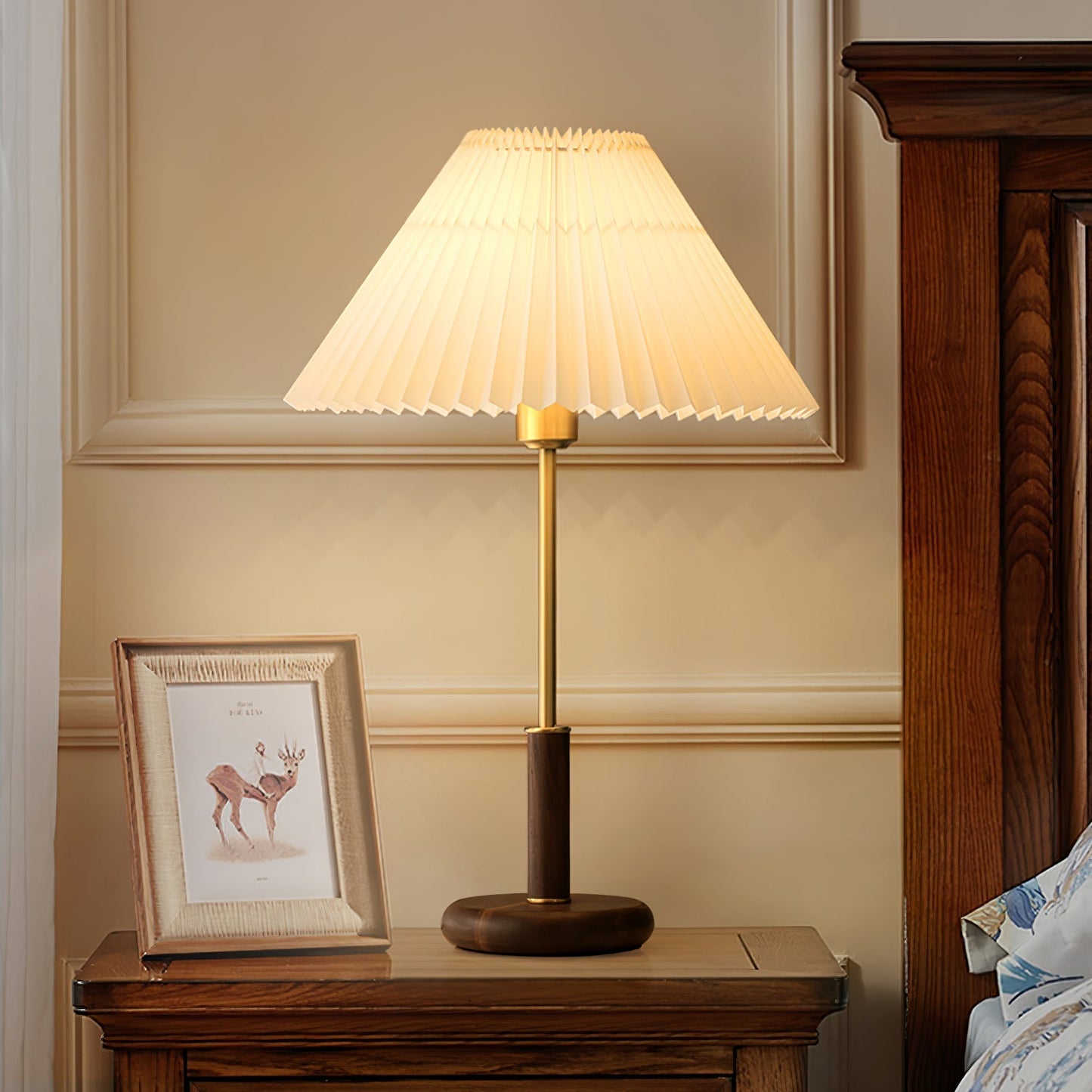 GrainLuxe - Elegant Table Lamp
