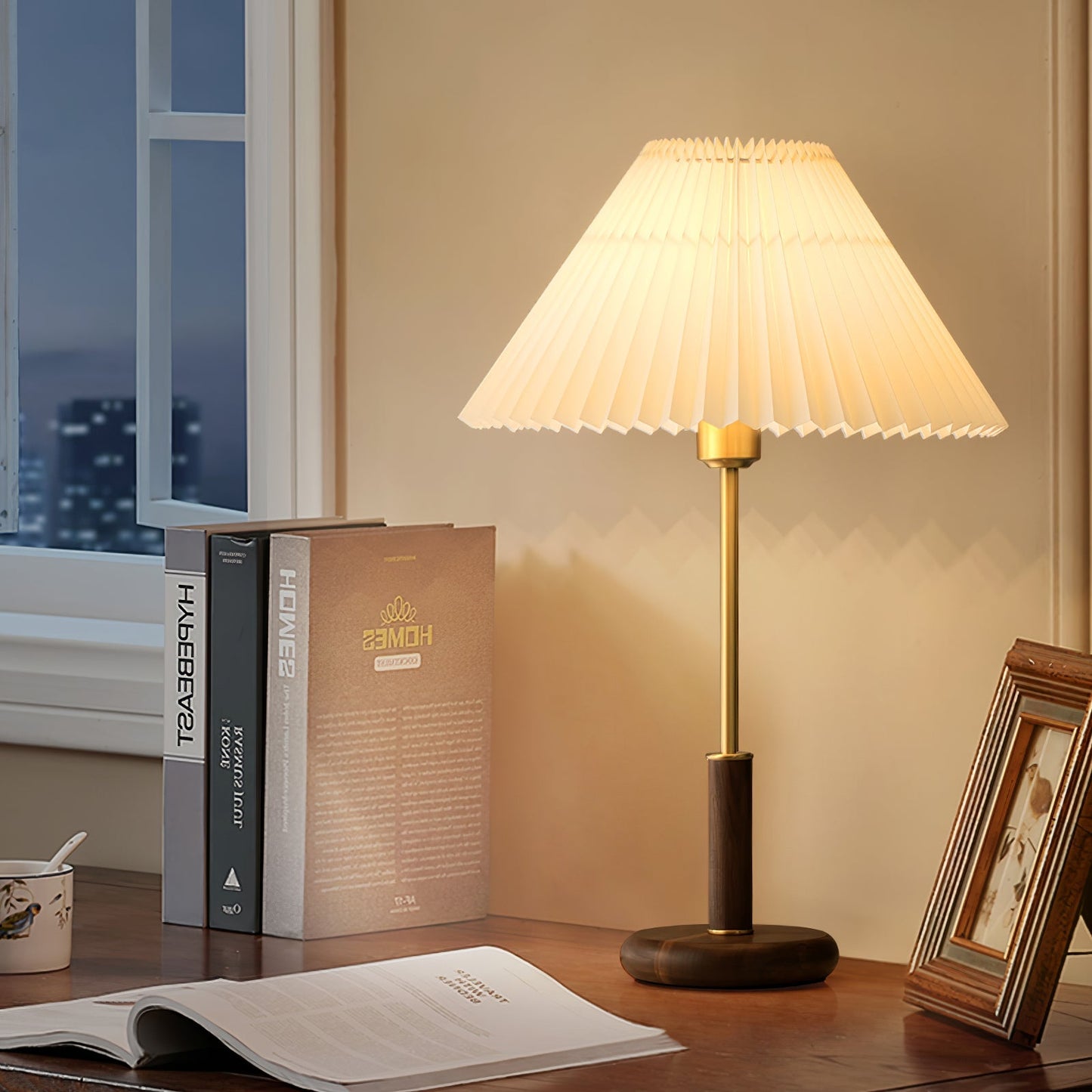 GrainLuxe - Elegant Table Lamp