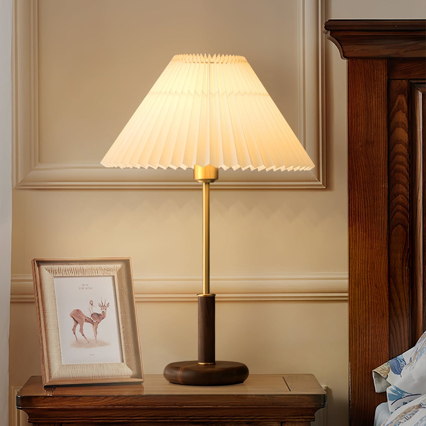 GrainLuxe - Elegant Table Lamp