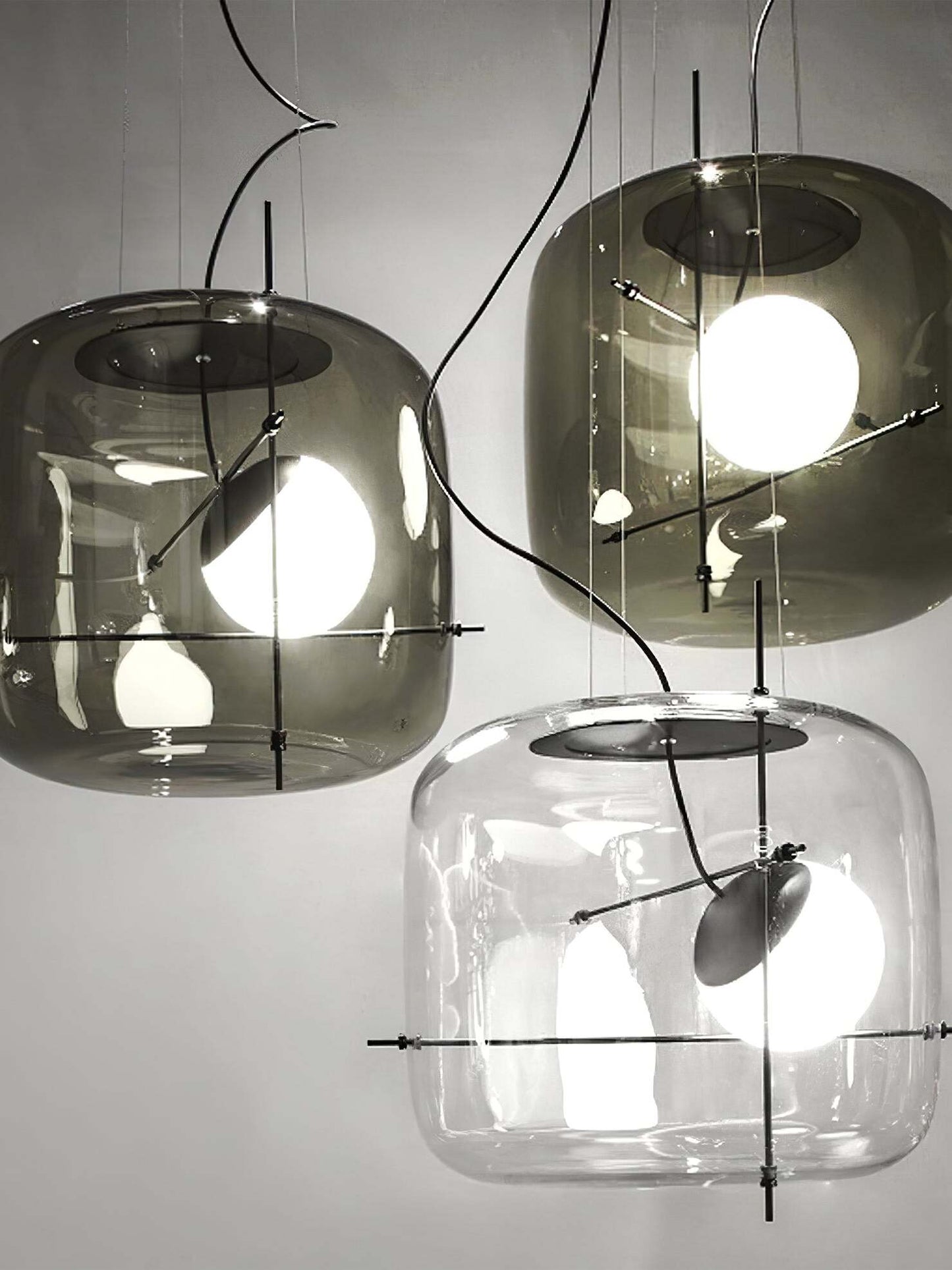 CognacLuxe - Elegante Lampada a Sospensione in Vetro