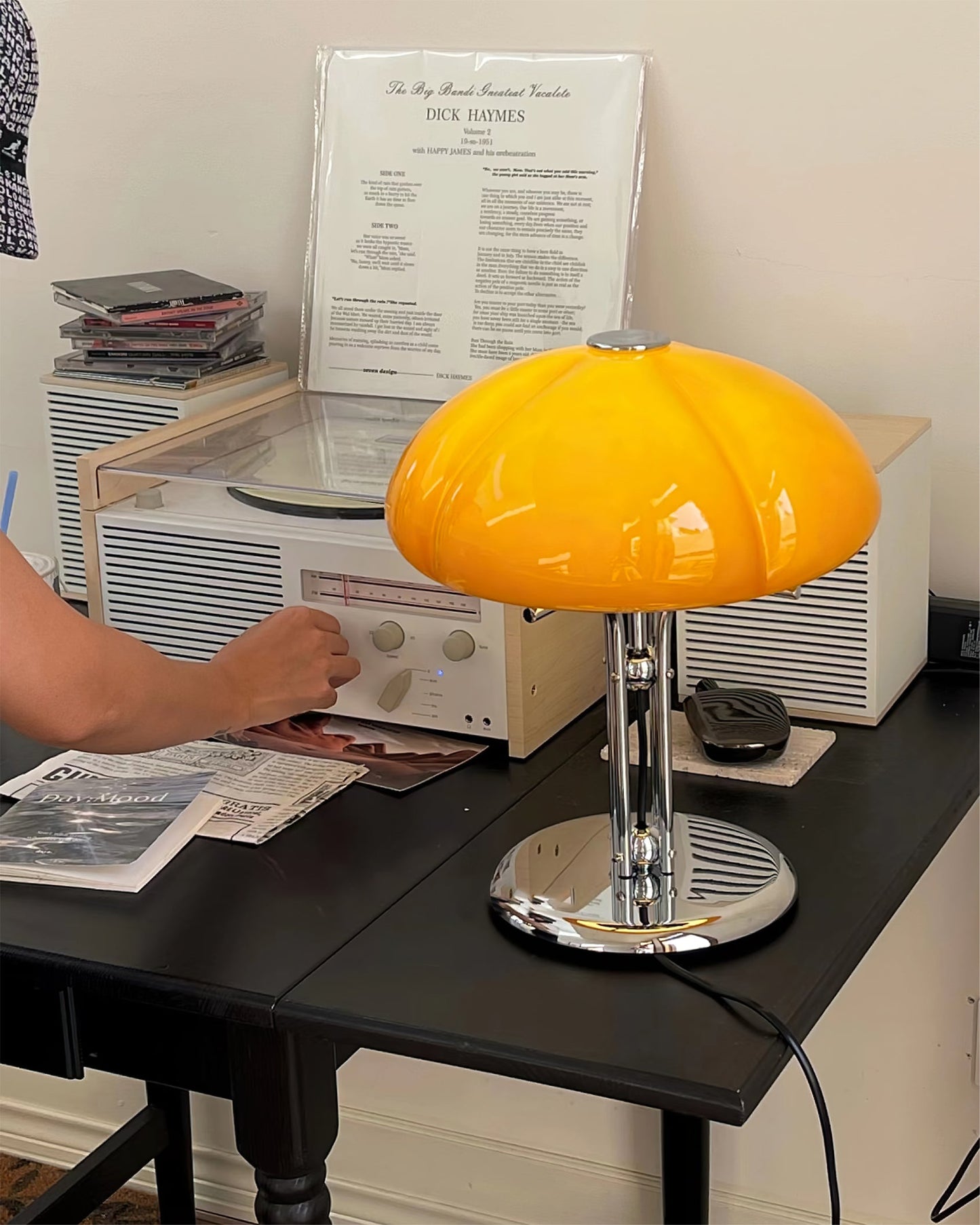 RetroGlow – Orange Glass Desk Lamp