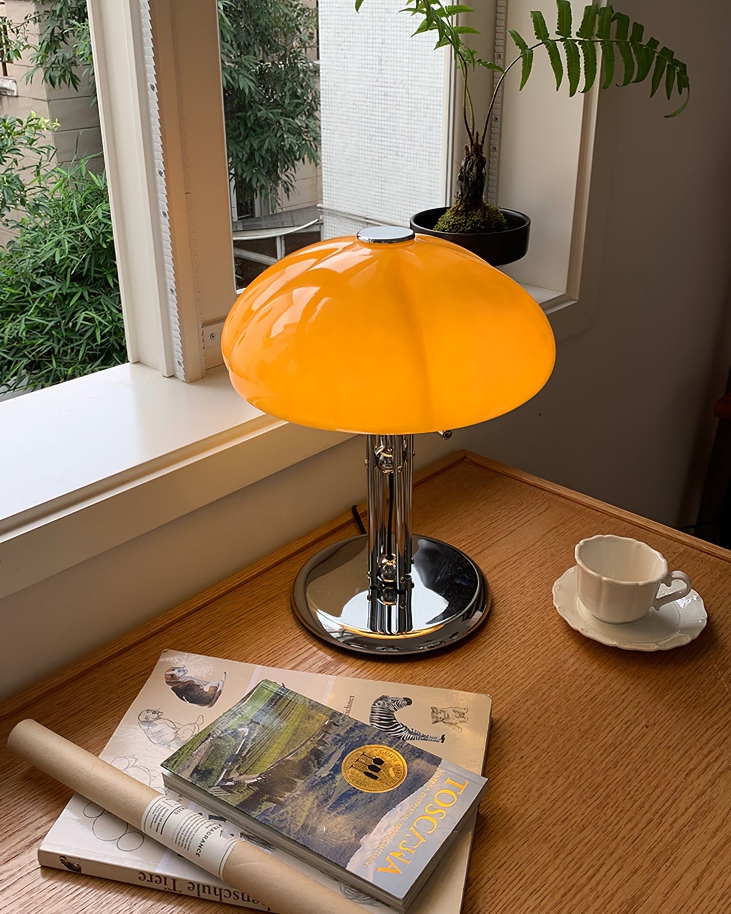 RetroGlow – Orange Glass Desk Lamp