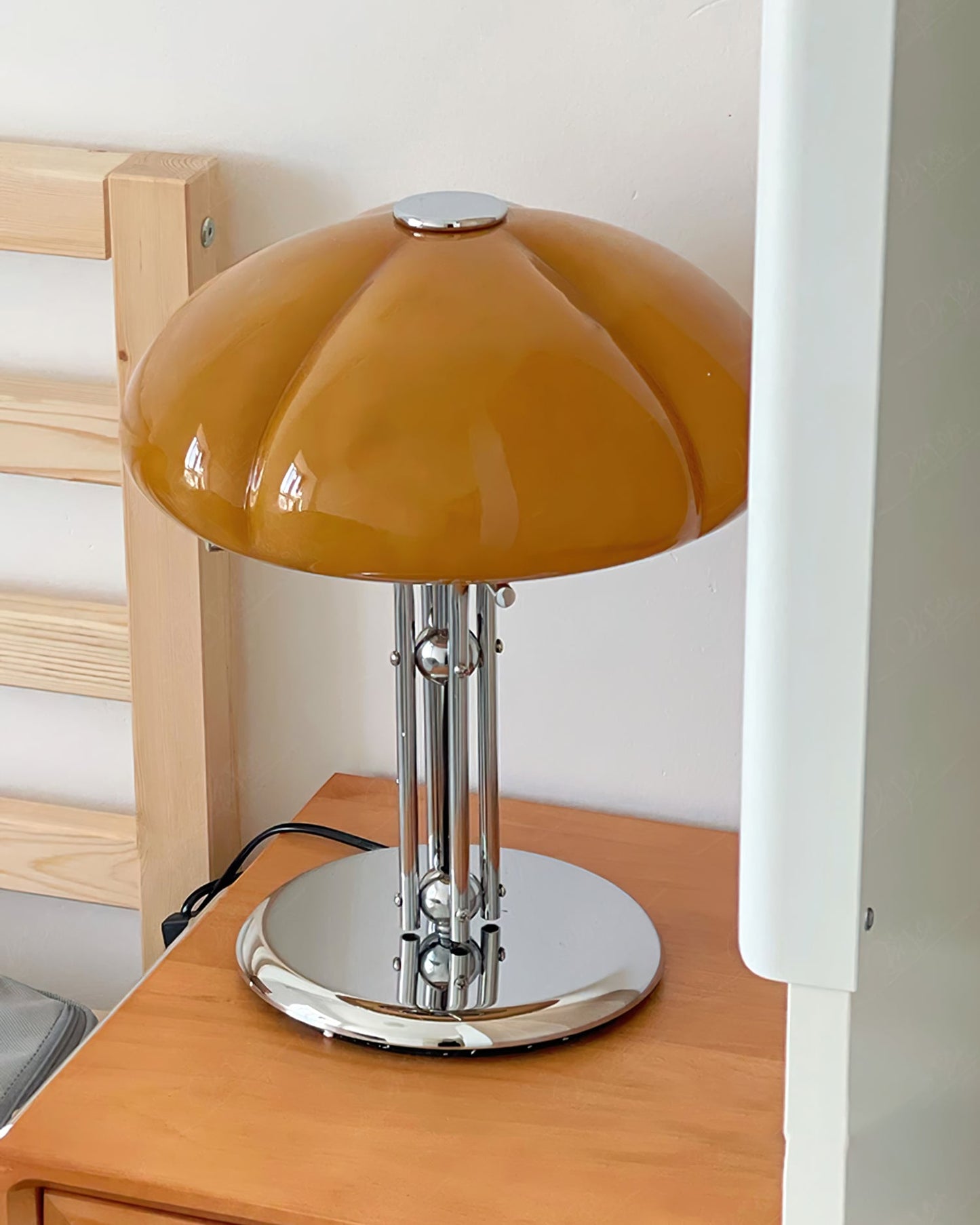 RetroGlow – Orange Glass Desk Lamp