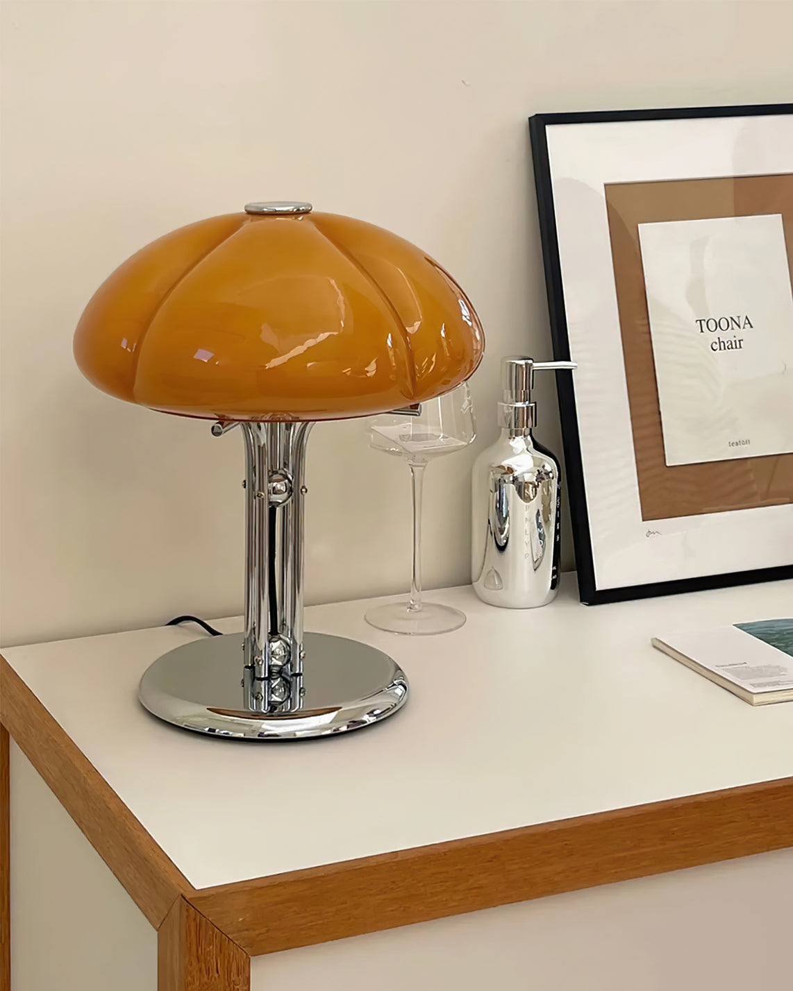 RetroGlow – Orange Glass Desk Lamp