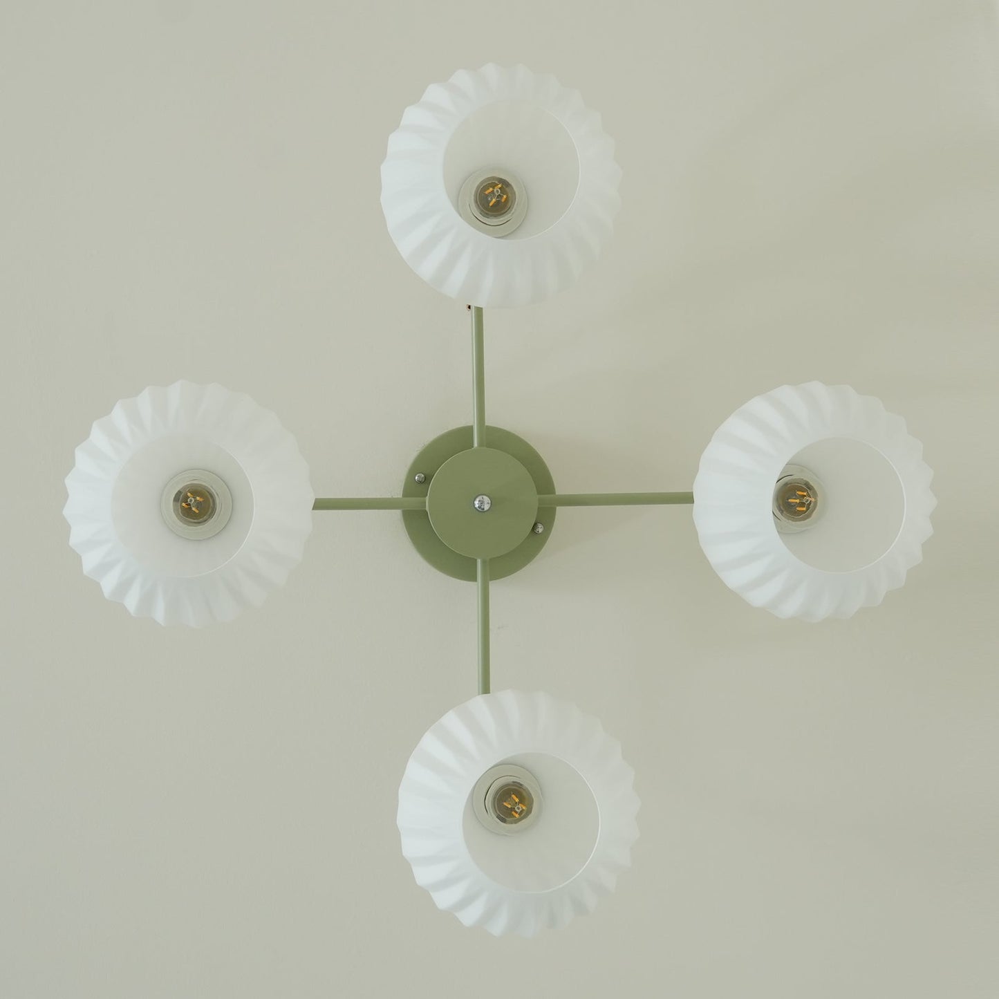 LuxeAura - Deckenlampe mit von Renee inspiriertem Design und warmem Licht