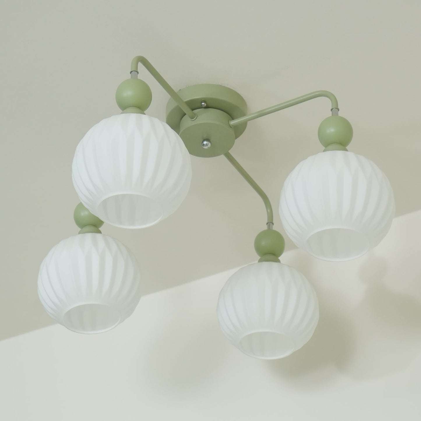 LuxeAura - Deckenlampe mit von Renee inspiriertem Design und warmem Licht