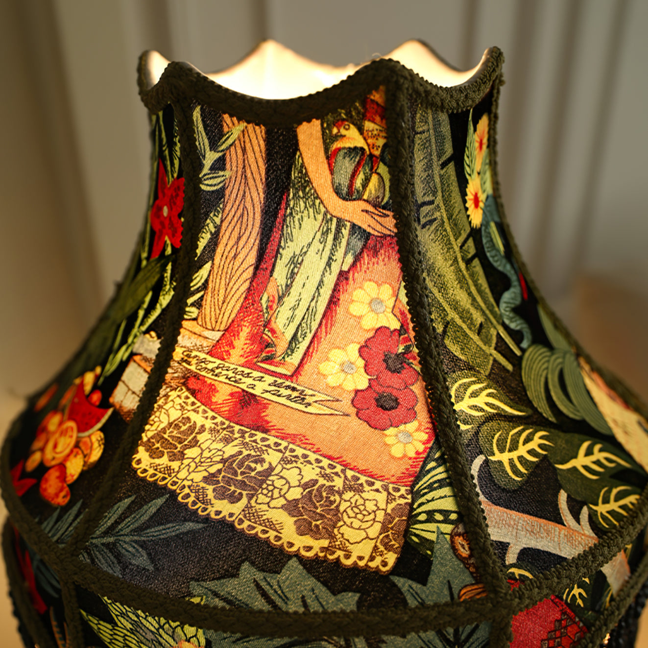 VintageBloom - Tafel Lamp in Franse Bloemmotief met Franje