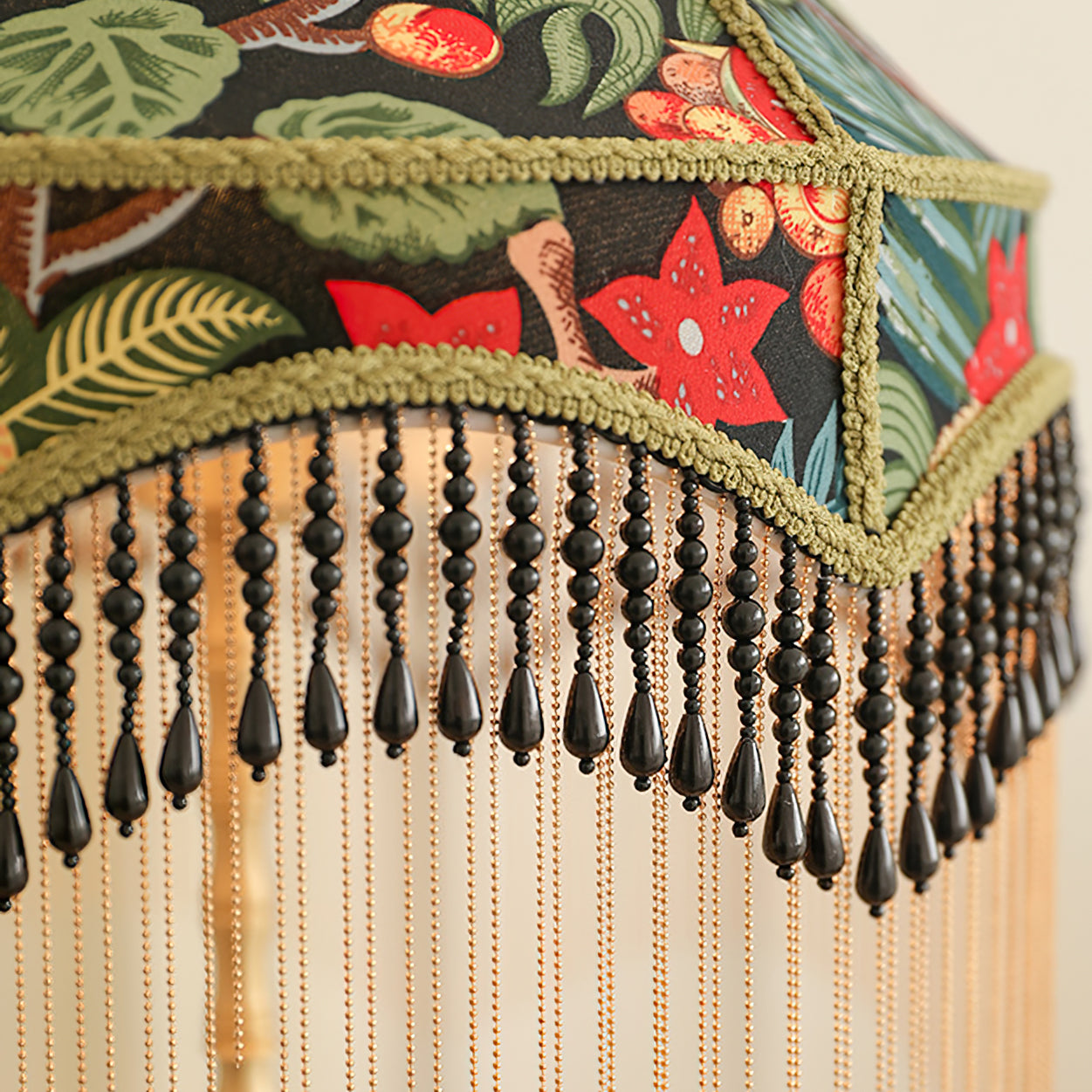 VintageBloom - Tafel Lamp in Franse Bloemmotief met Franje