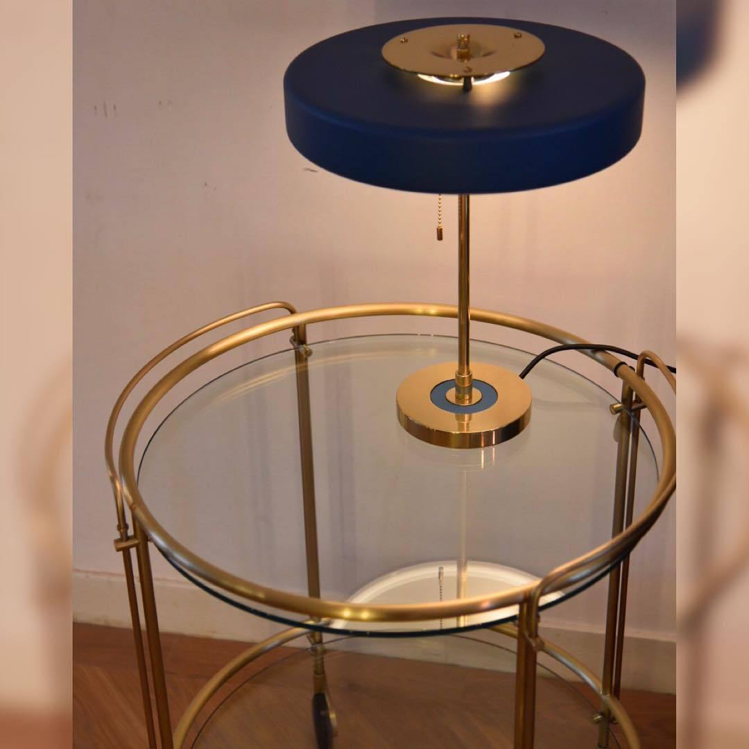 ElegantGlow – Lampada da Tavolo in Metallo e Acrilico Senza Tempo