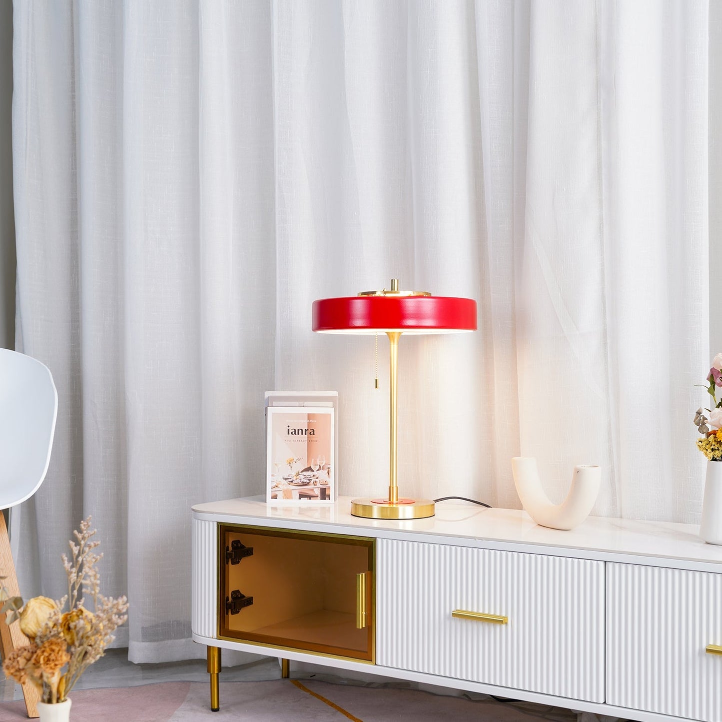 ElegantGlow – Lampada da Tavolo in Metallo e Acrilico Senza Tempo