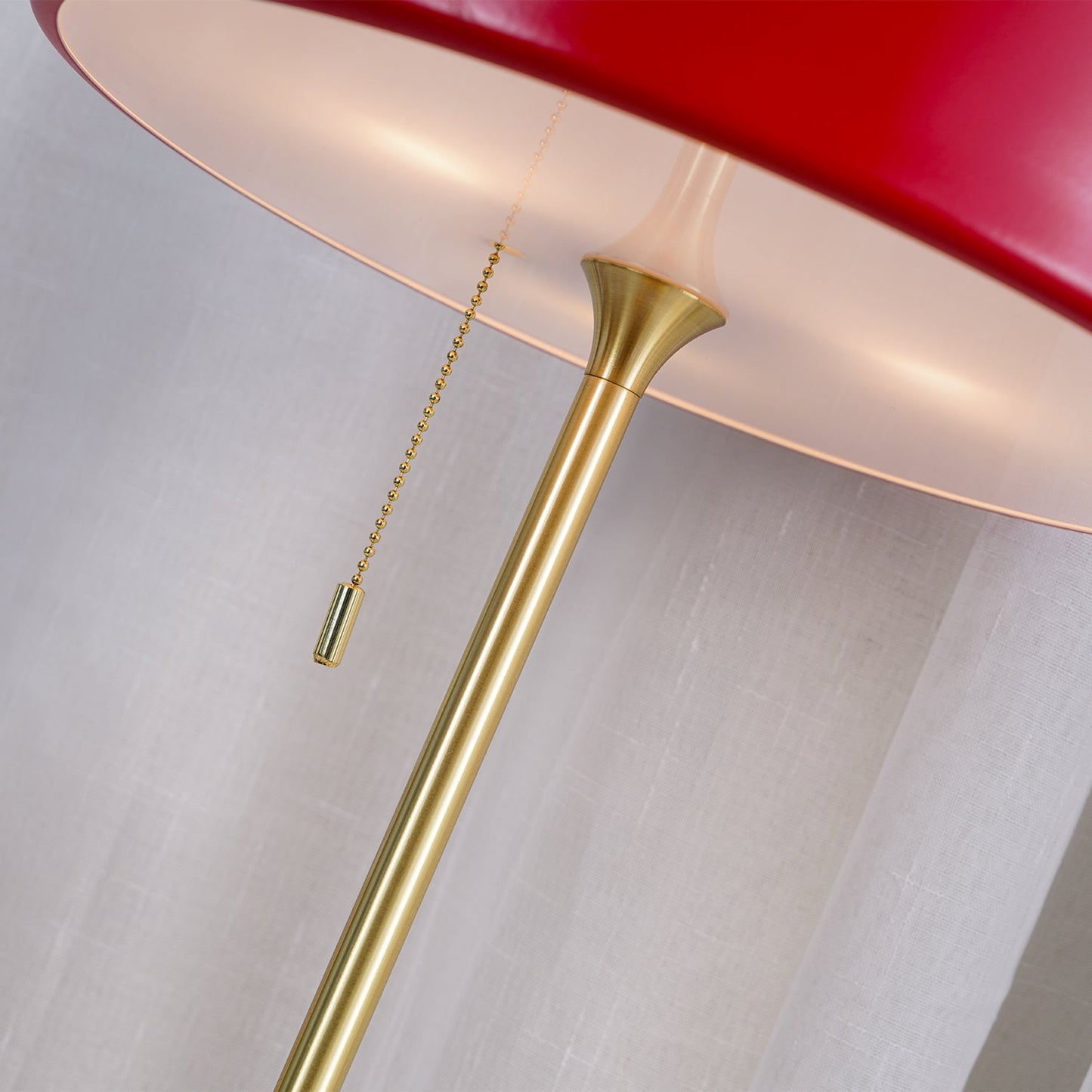 ElegantGlow – Lampada da Tavolo in Metallo e Acrilico Senza Tempo