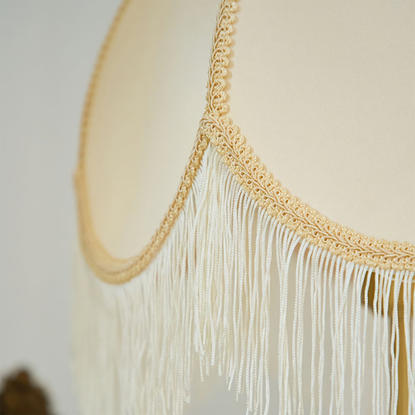 MarbleCharm – Rustic Table Lamp with Tassel Accent
