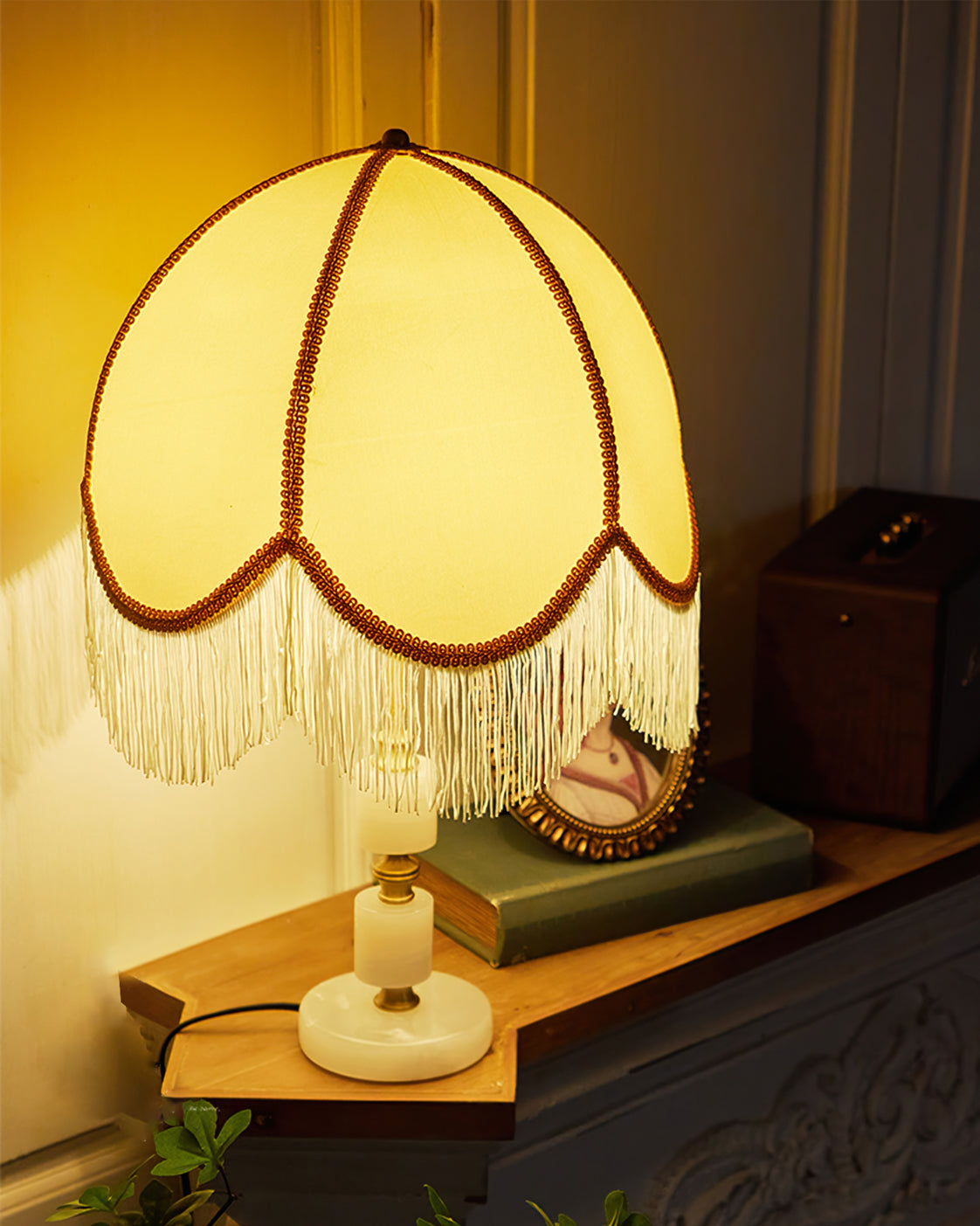 MarbleCharm – Rustic Table Lamp with Tassel Accent