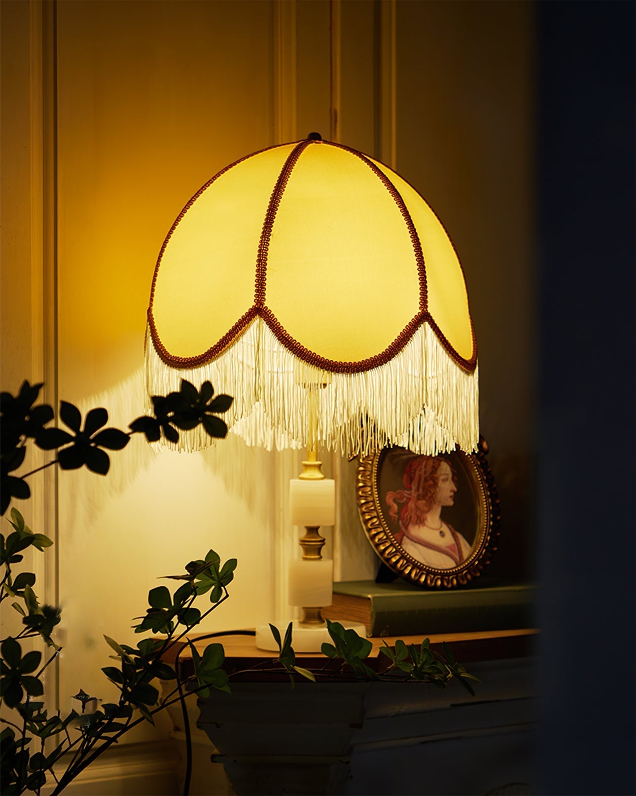 MarbleCharm – Rustic Table Lamp with Tassel Accent