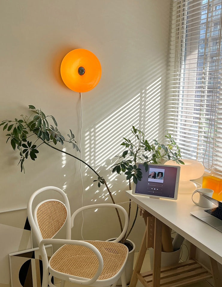 SphereGlow – Bauhaus-inspirierte Wandleuchte für einen stilvollen Vintage-Look