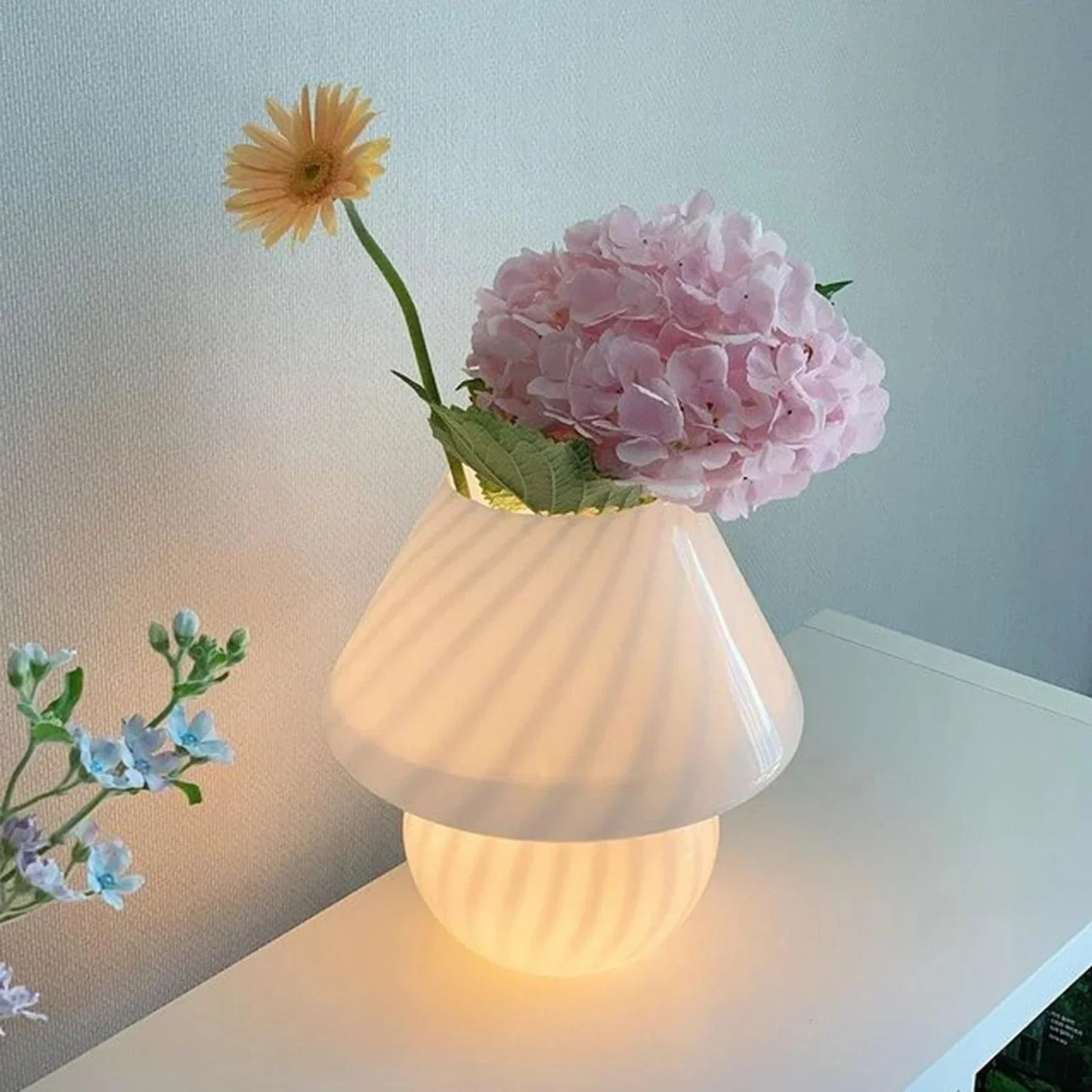 GlassLuxe - Murano-Inspired Desk Lamp