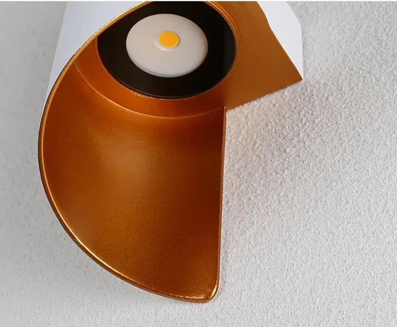 IronEdge – Lámpara de Pared Moderna Fabricada en Hierro y Acrílico