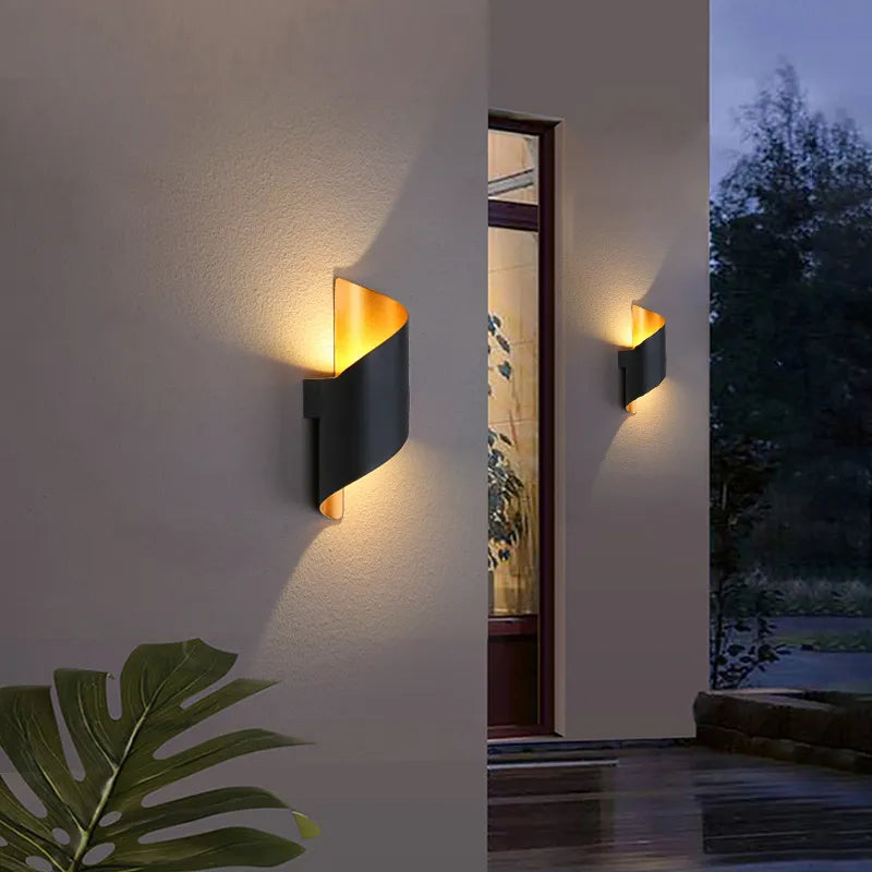 IronEdge – Lámpara de Pared Moderna Fabricada en Hierro y Acrílico