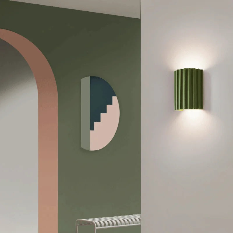 LumeSculpt – Moderne Kunstharz-Wandleuchte
