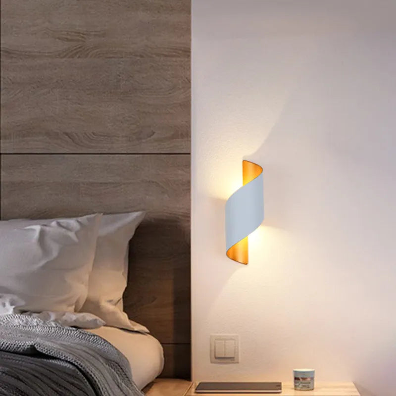 IronEdge – Lámpara de Pared Moderna Fabricada en Hierro y Acrílico
