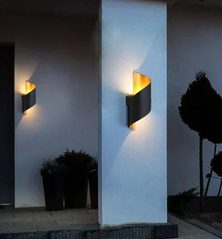 IronEdge – Lámpara de Pared Moderna Fabricada en Hierro y Acrílico