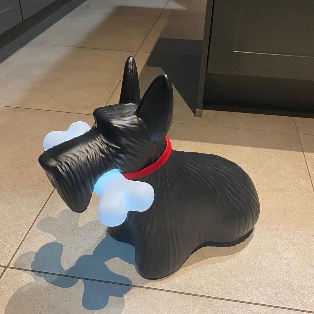 PuppyShine – Lampada da tavolo LED con Scottie Dog giocoso