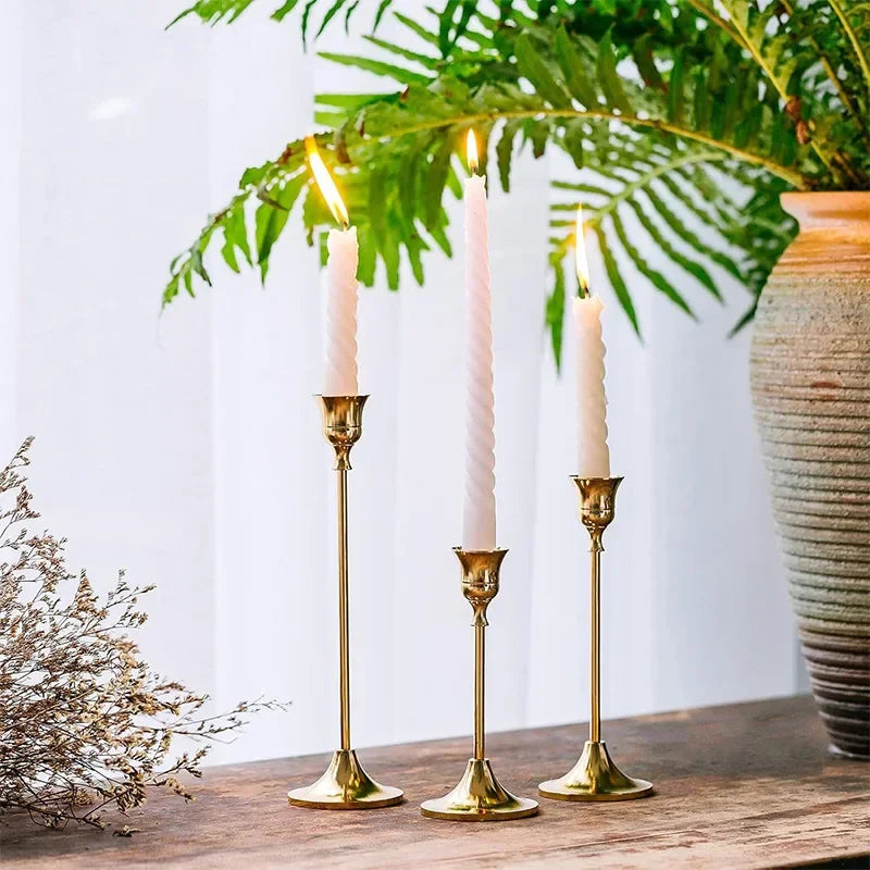 DreamLight – Elegantes Portavelas Dorados