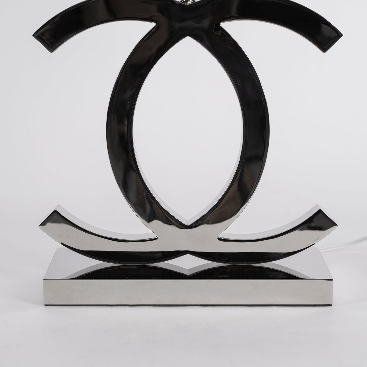 LuxeGlow – Modern Stainless Steel Table Lamp