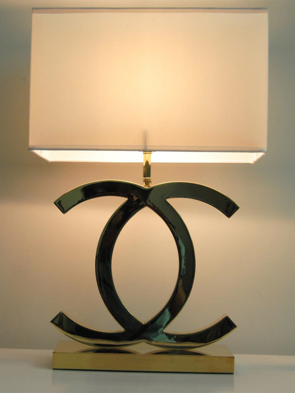 LuxeGlow – Modern Stainless Steel Table Lamp