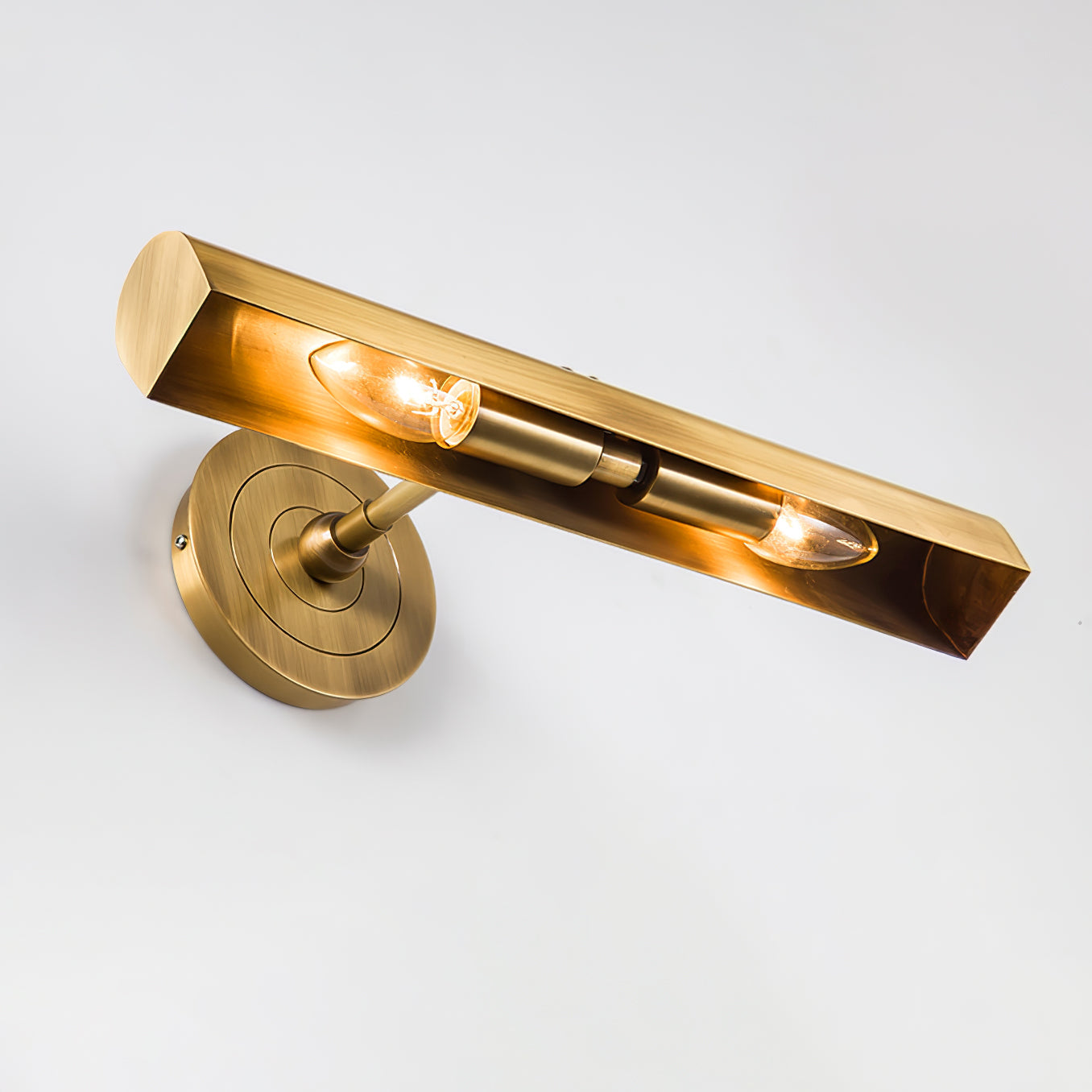 TimelessLume – Lámpara de Pared de Oro Lujo para Interiores Clásicos