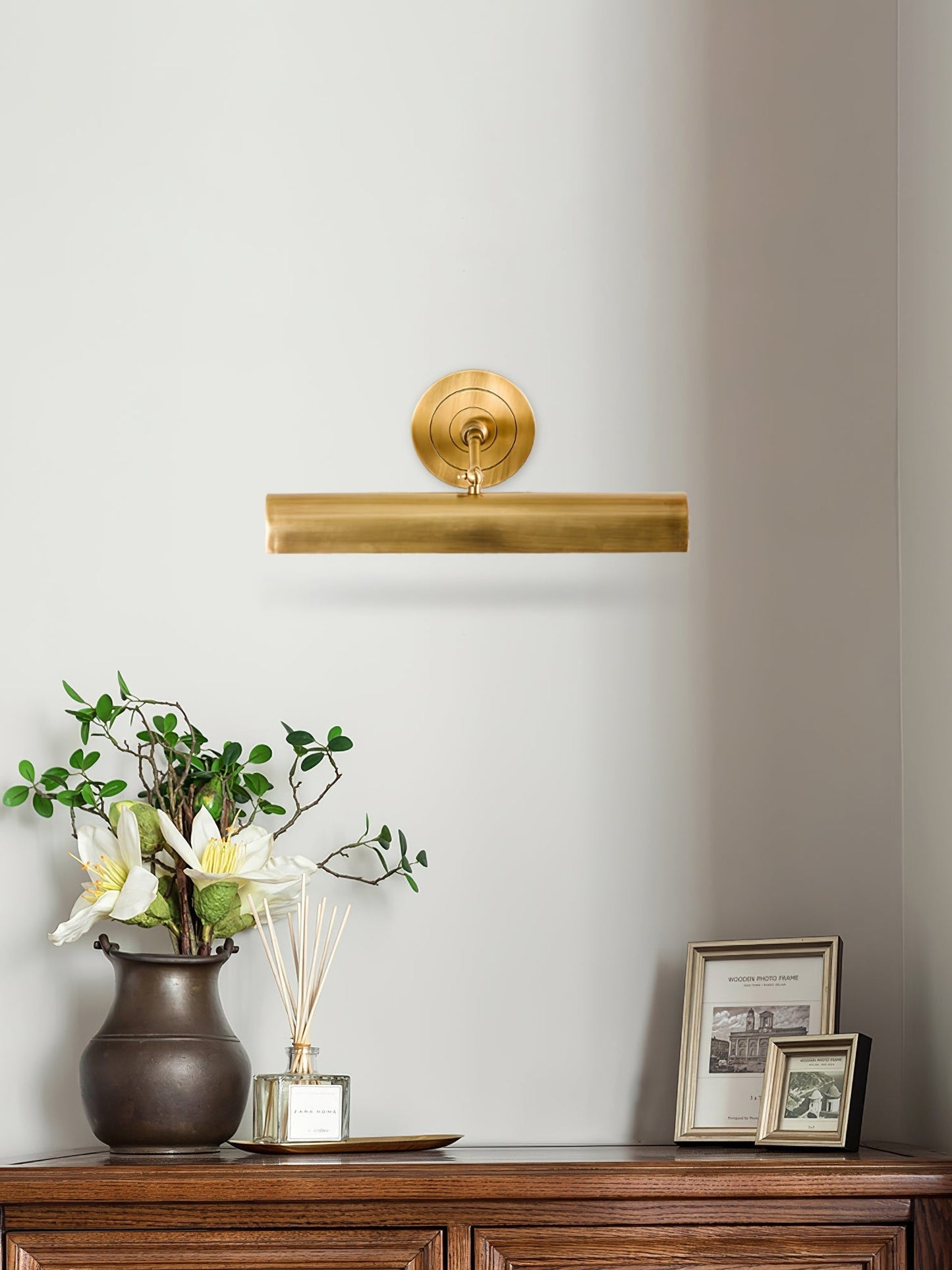 TimelessLume – Lámpara de Pared de Oro Lujo para Interiores Clásicos