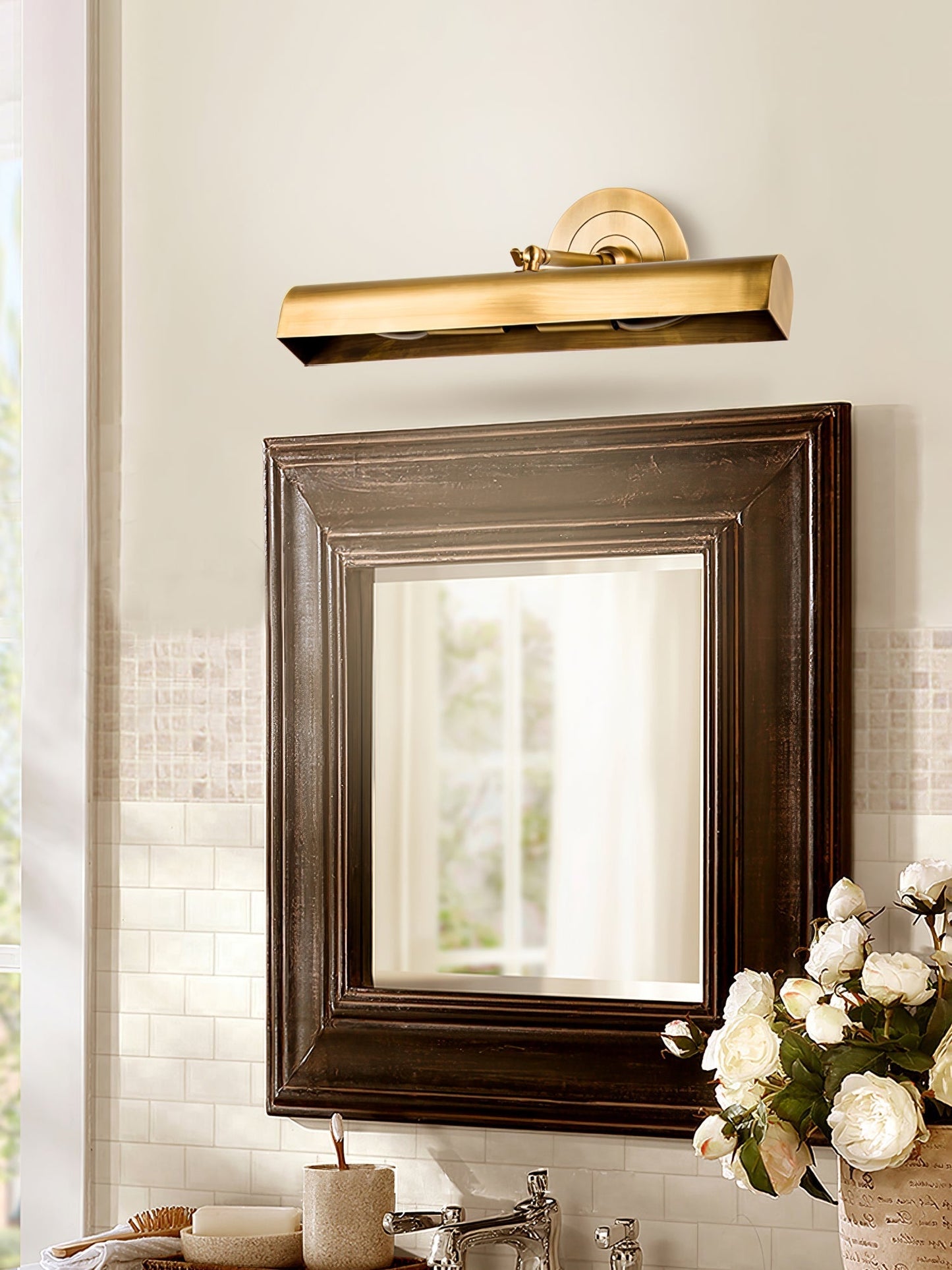 TimelessLume – Lámpara de Pared de Oro Lujo para Interiores Clásicos