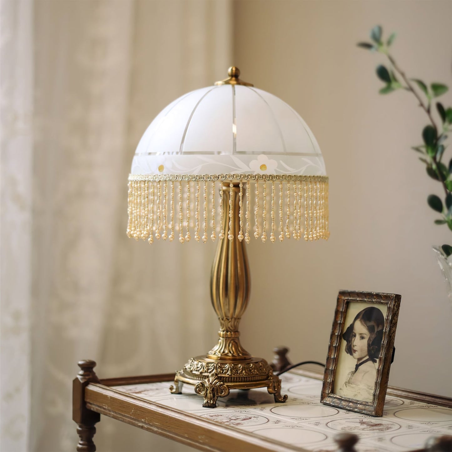 TasselLuxe - Table Lamp