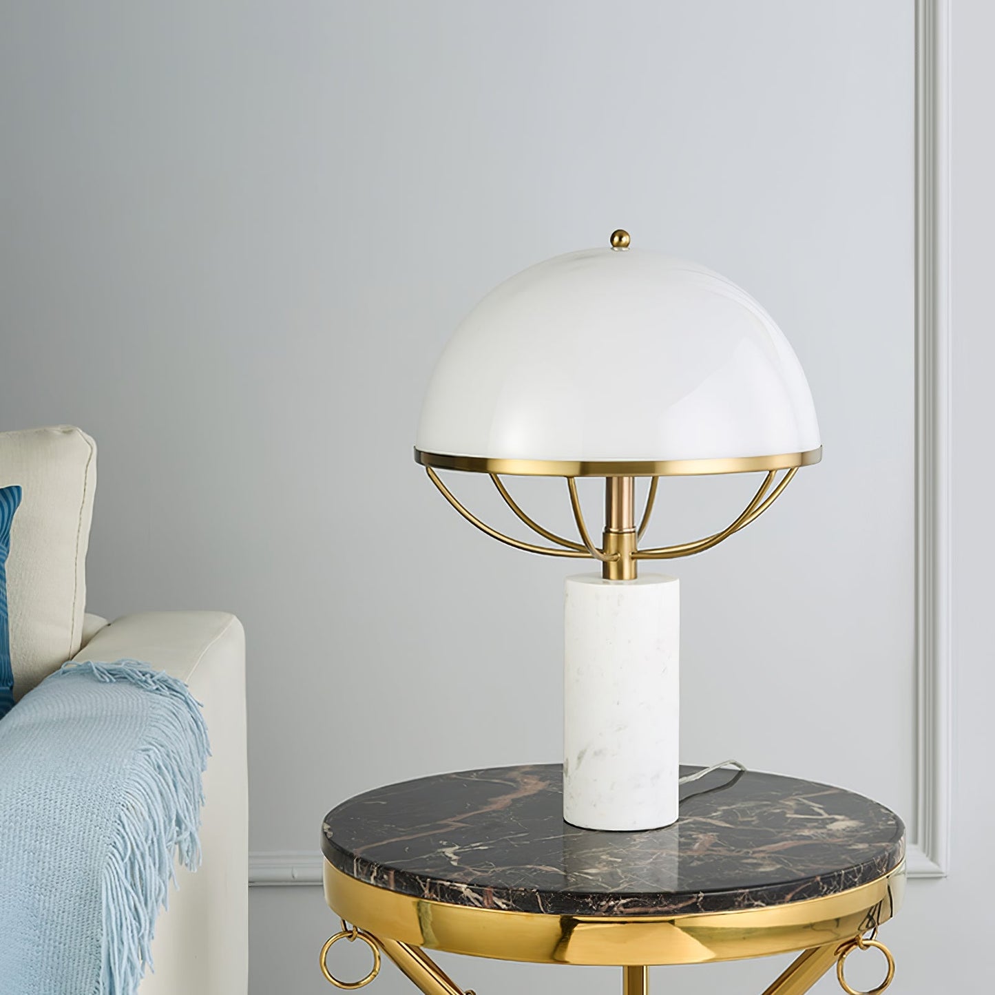LuxeGlow – Lampada in Vetro con Finitura Dorata e Base in Marmo