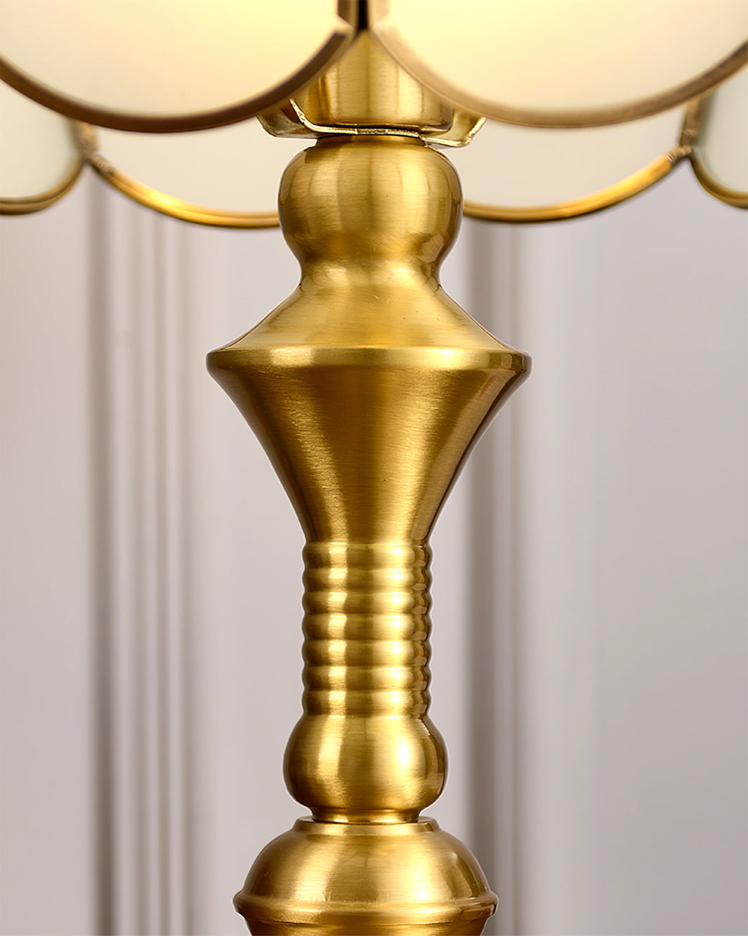 LumeWhite – Classic Brass and Glass Table Lamp
