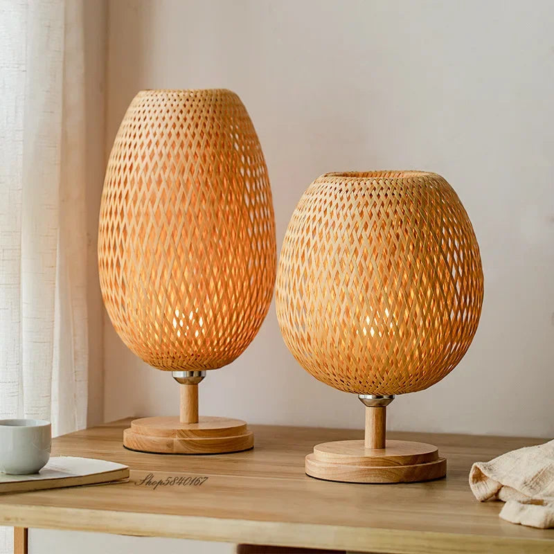 RusticGleam – Lámpara de Mesa de Bambú Antiguo