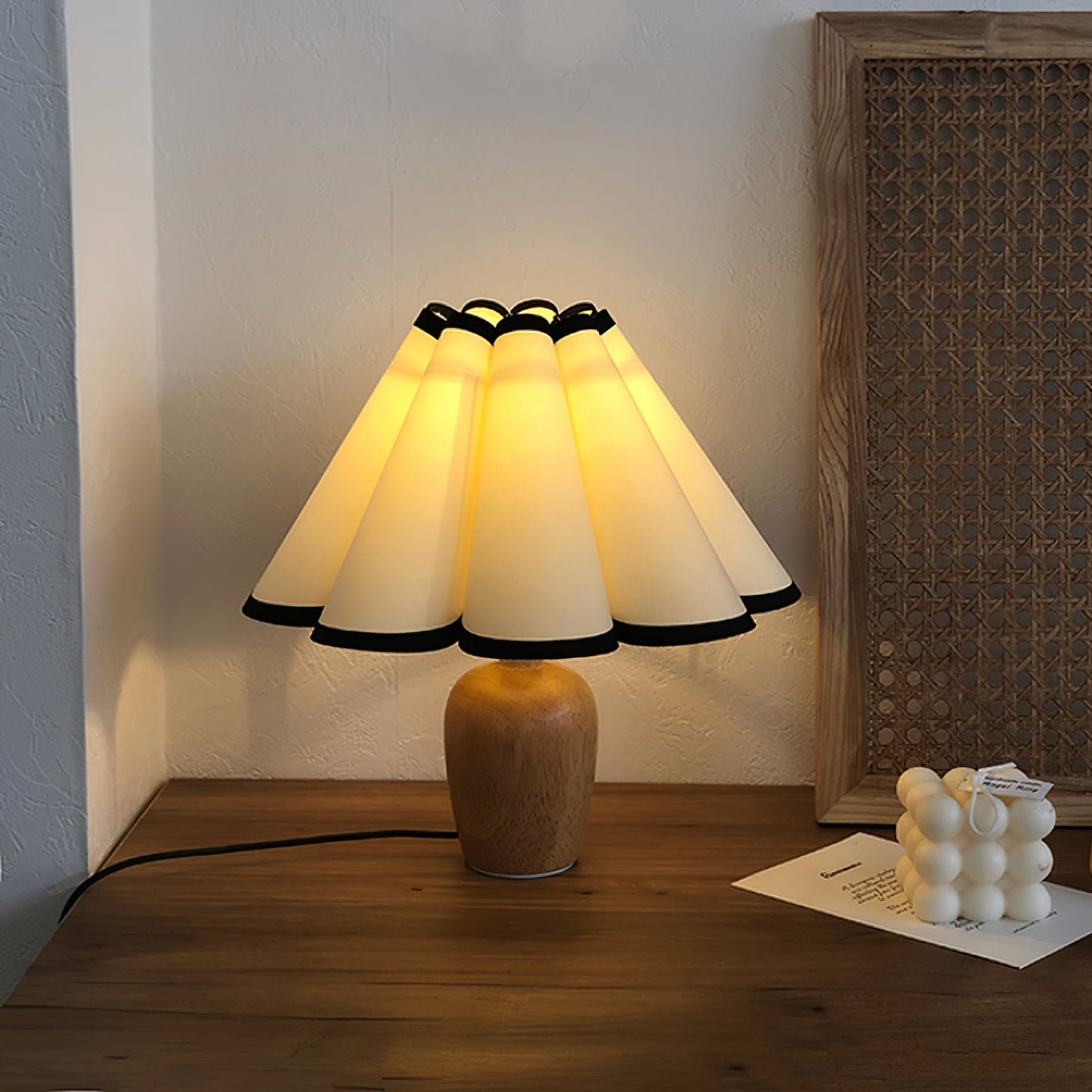 LuxFold – Vintage Inspired Woven Lamp