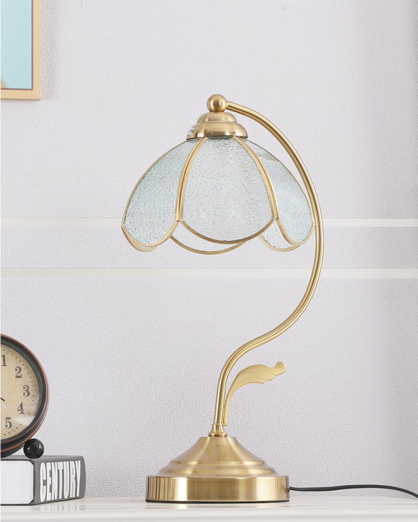 GlowPetal – Lámpara de Mesa de Vidrio Floral Lujuosa