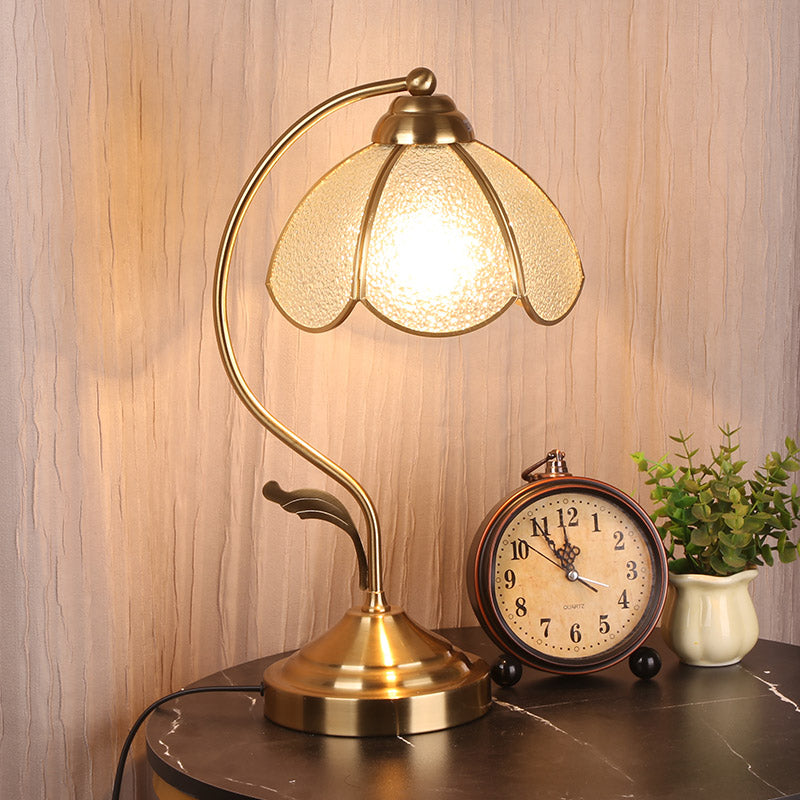 GlowPetal – Lámpara de Mesa de Vidrio Floral Lujuosa