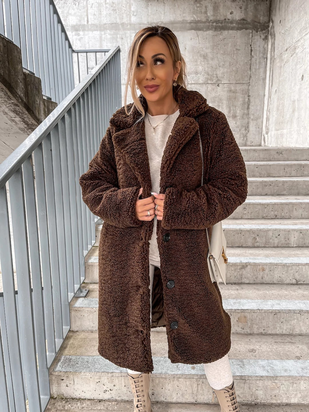 Women's Oversized Wool Blend Long Coat with Lapel Collar – Stylish Winter Coat for Women 3