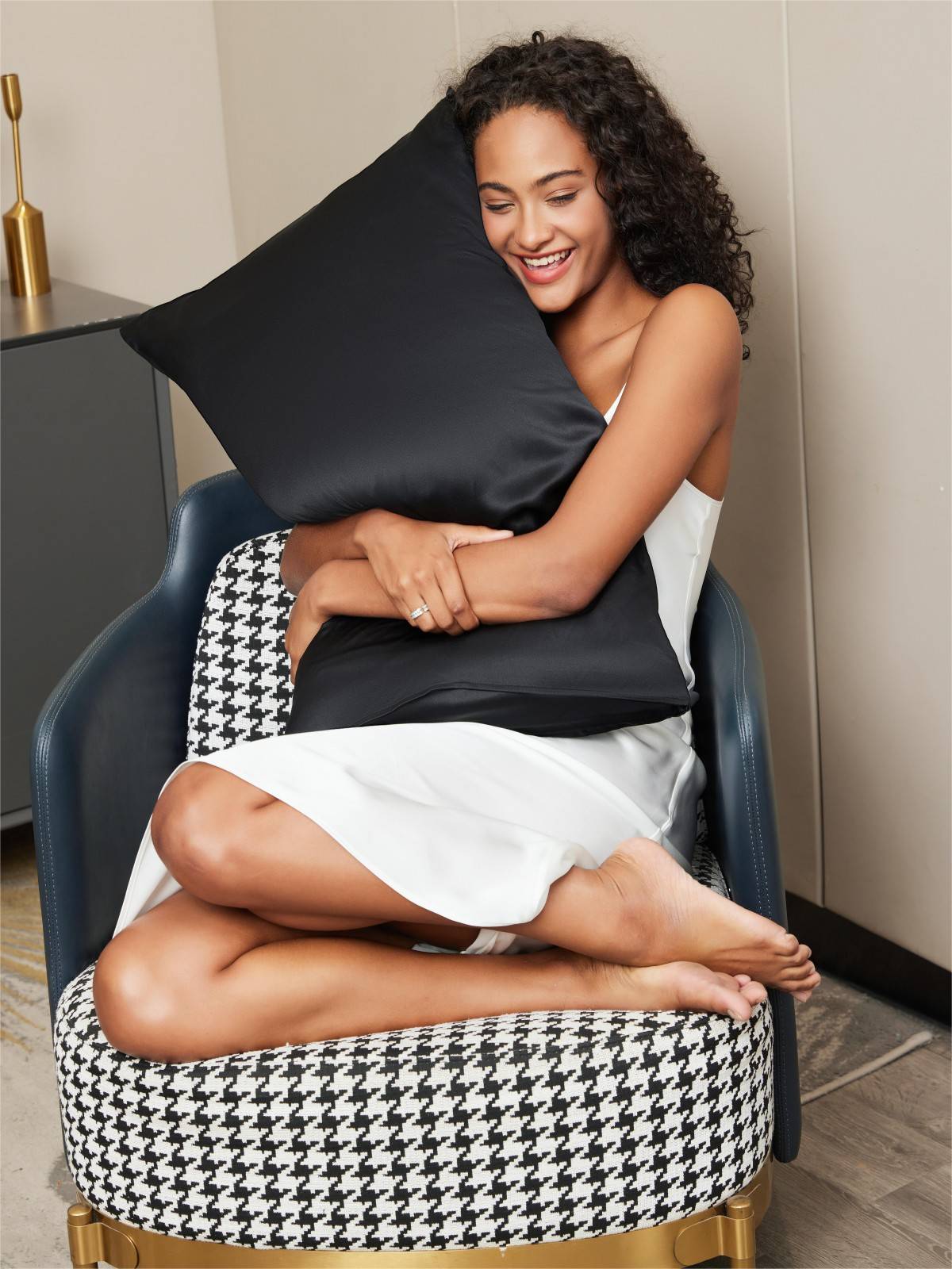 LuxeSilk - 100% Mulberry Silk Pillowcase with Envelope Closure