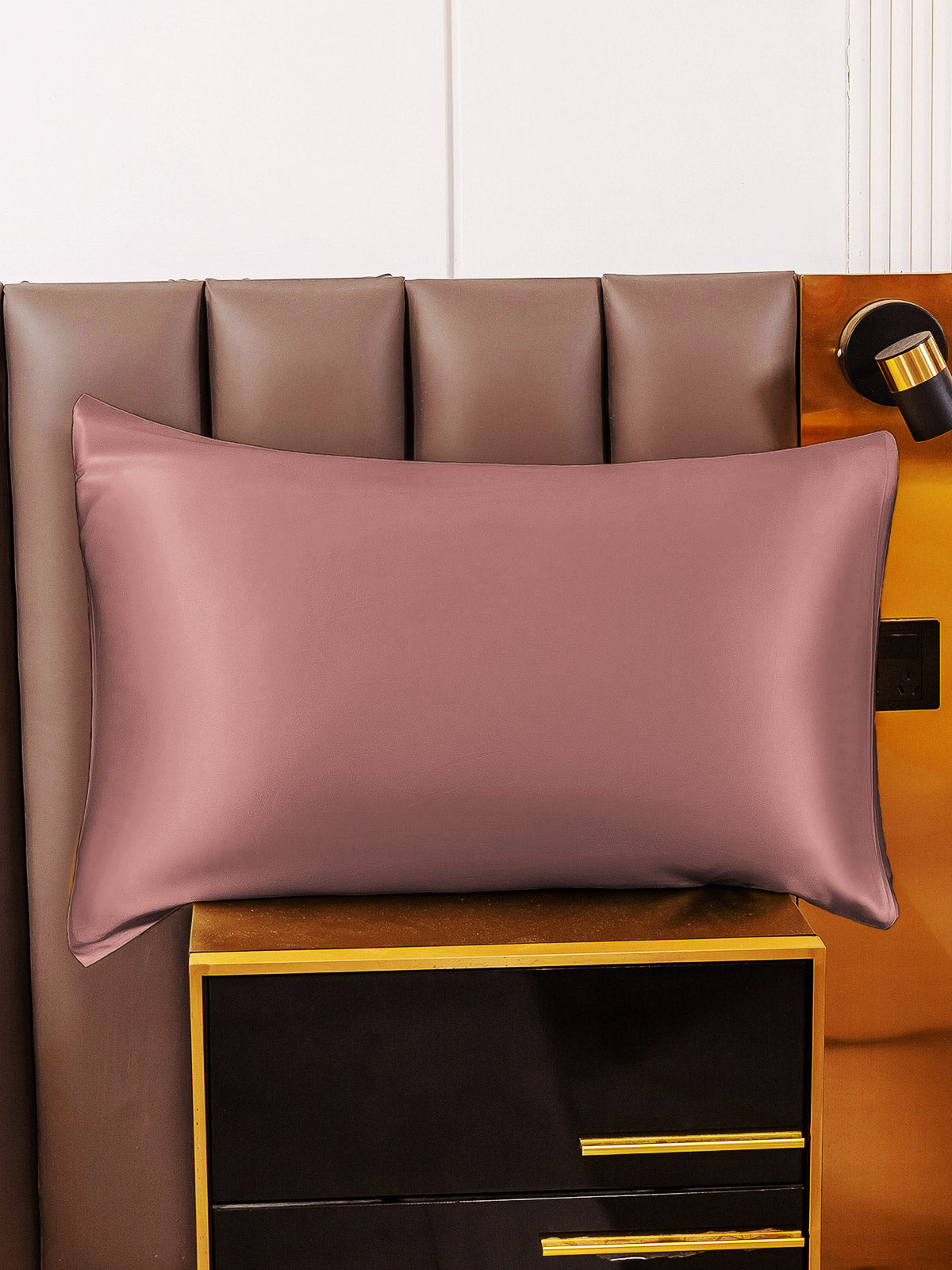 LuxeSilk - 100% Mulberry Silk Pillowcase with Envelope Closure
