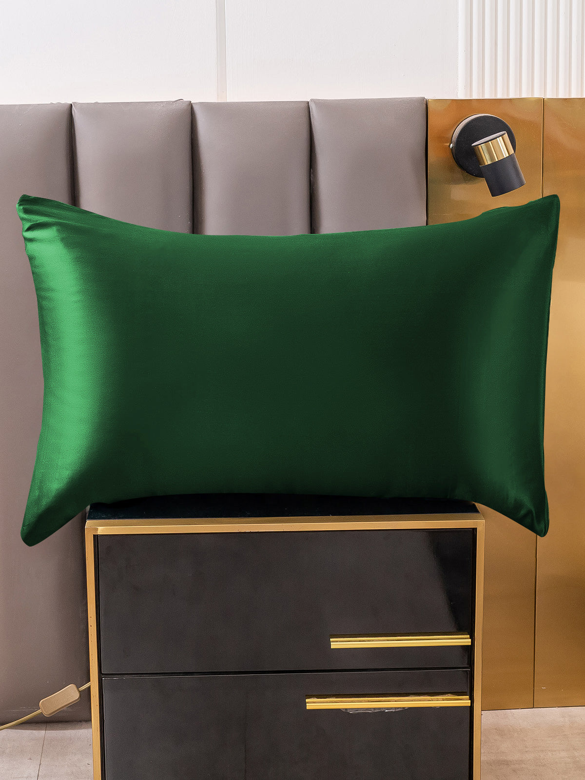 LuxeSilk - 100% Mulberry Silk Pillowcase with Envelope Closure
