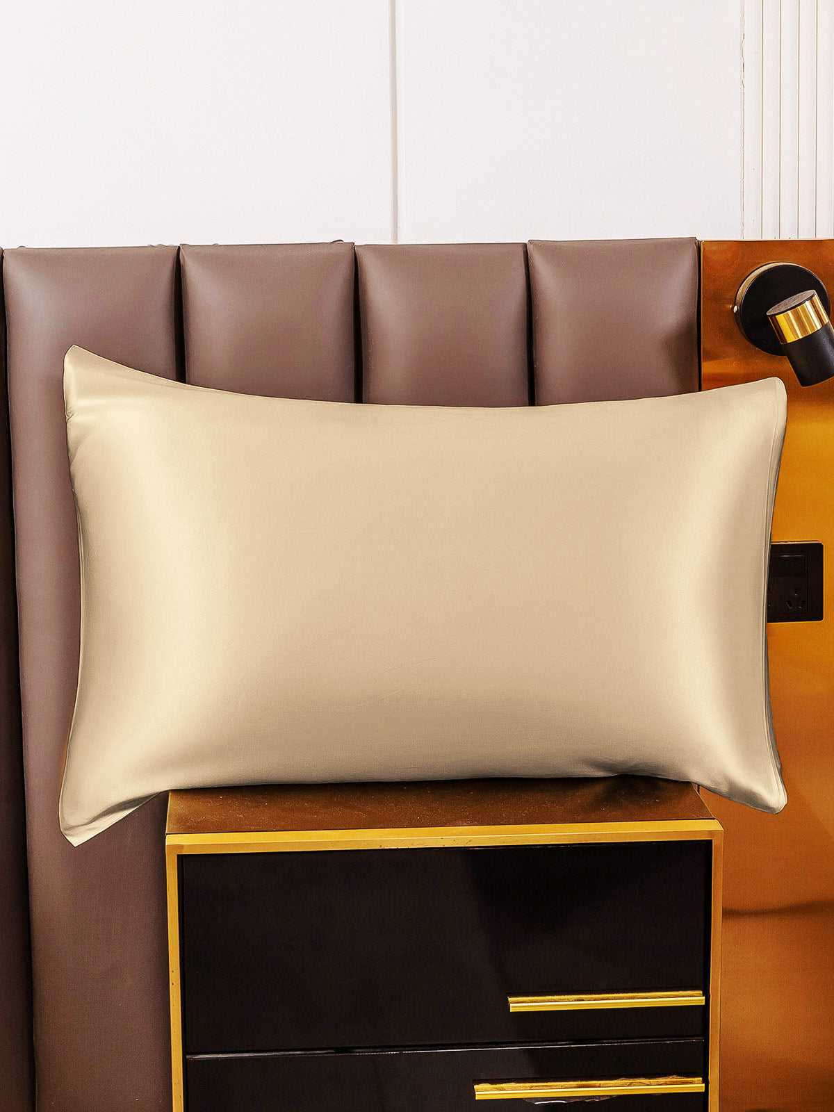LuxeSilk - 100% Mulberry Silk Pillowcase with Envelope Closure